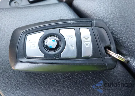 2012 BMW 528I xDrive z USA, uszkodzony, nr VIN WBAXH5C5XCDW09490